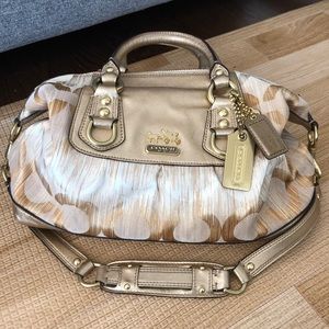 Coach satchel in gold